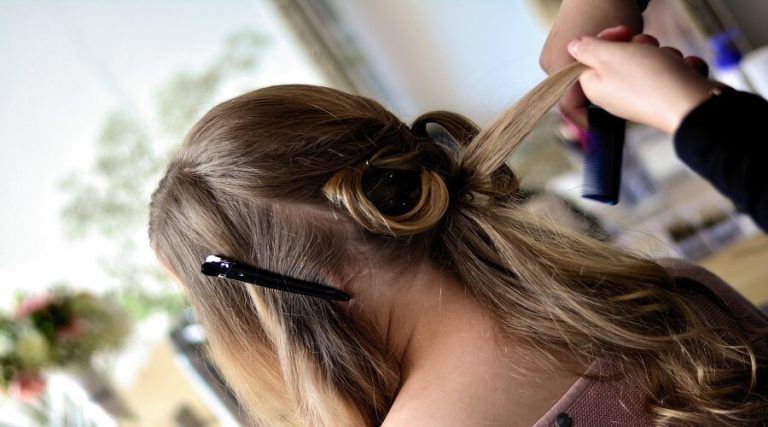 Can I Bring a Curling Iron on a Plane? The Ultimate Guide.